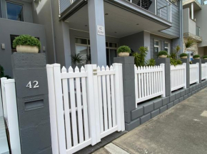 The Hutt on Mandurah Marina, Mandurah